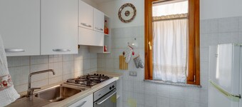 Apartment 'Flamingo House' with Balcony, Wi-Fi and Air Conditioning