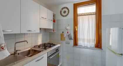 Apartment 'Flamingo House' with Balcony, Wi-Fi and Air Conditioning