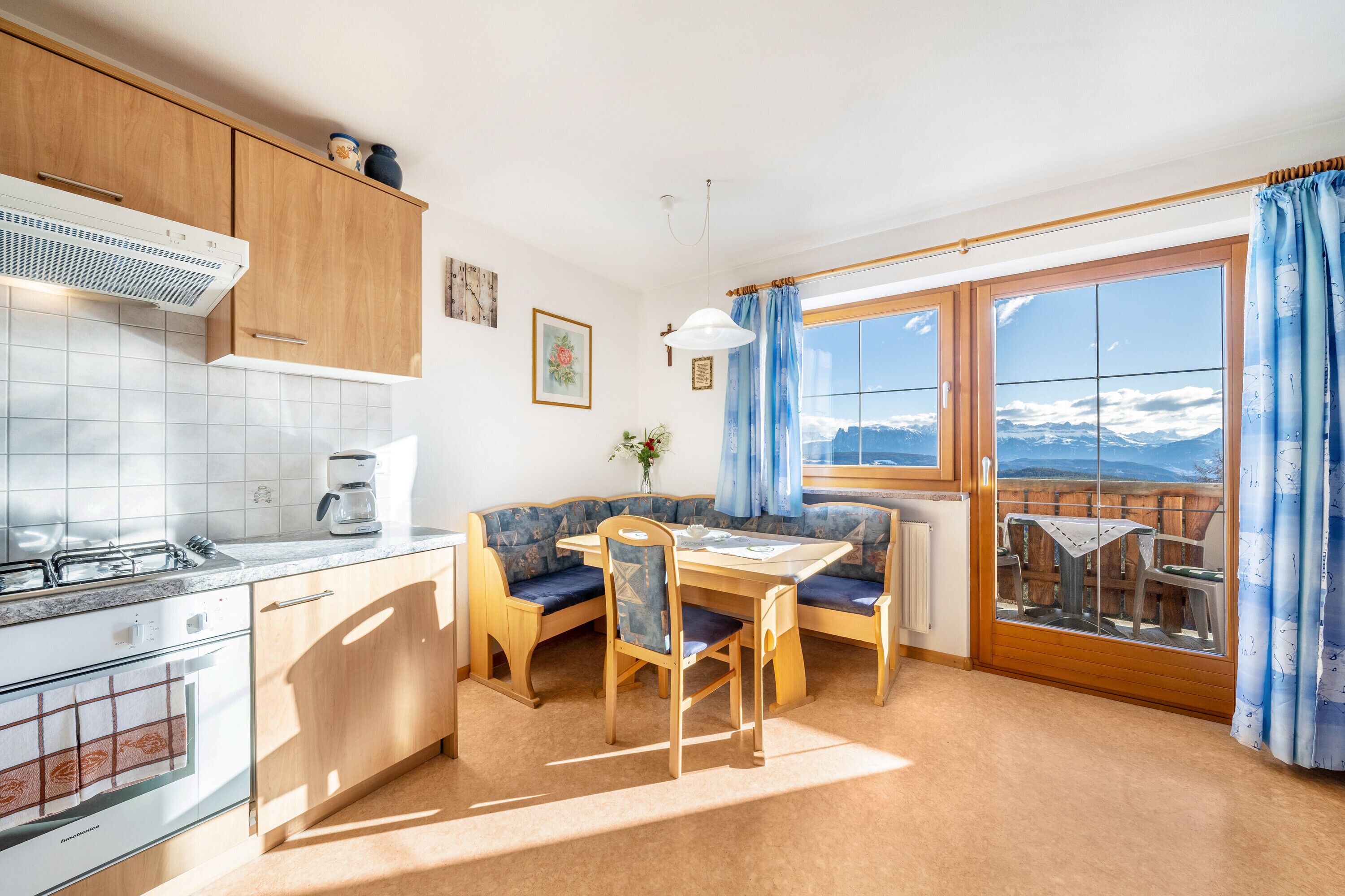 Frigorifero, forno, piano cottura, macchina per tè/caffè