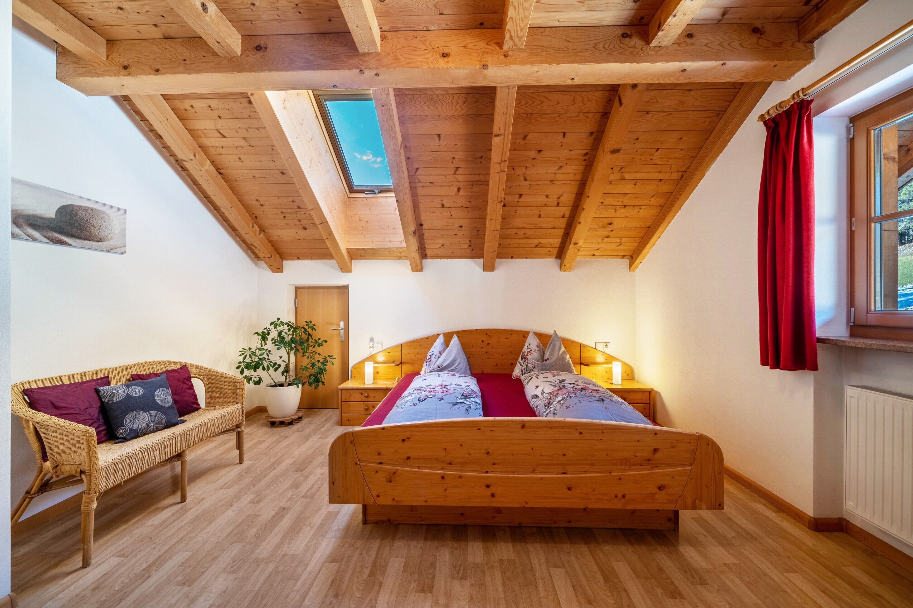 2 bedrooms, WiFi (free), bed sheets