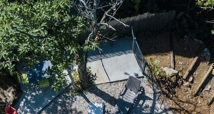 Le Gite Les Bouches Rouges avec vue sur les montagnes, piscine, Wi-Fi et climatisation