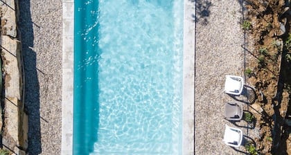 Villa 'Gite Les Bouches Rouges' with Mountain View, Wi-Fi and Air Conditioning