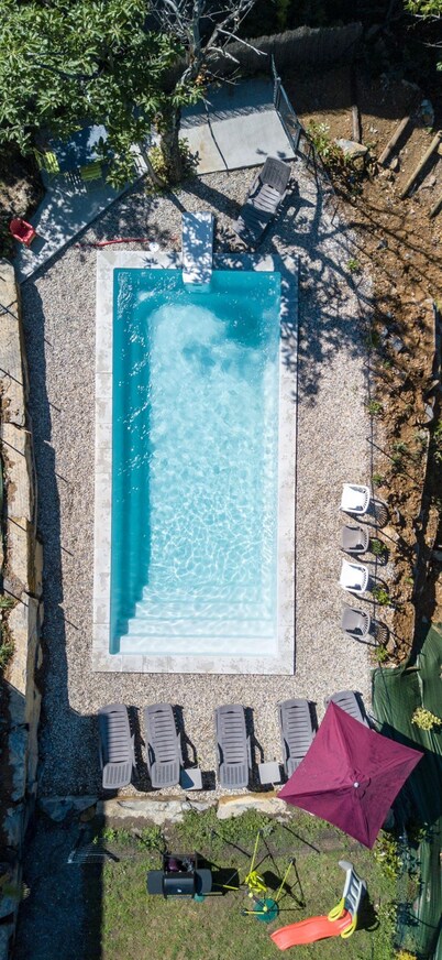 Villa 'Gite Les Bouches Rouges' with Mountain View, Wi-Fi and Air Conditioning