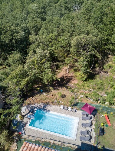 Villa 'Gite Les Bouches Rouges' with Mountain View, Wi-Fi and Air Conditioning