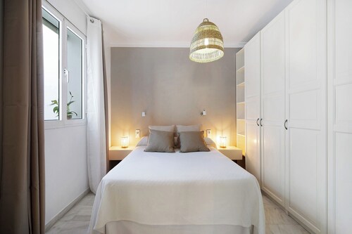 Apartment 'Maria De La O' with Private Terrace, Wi-Fi and Air Conditioning