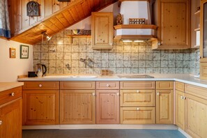 Refrigerador, horno, placa de cocina, lavavajillas