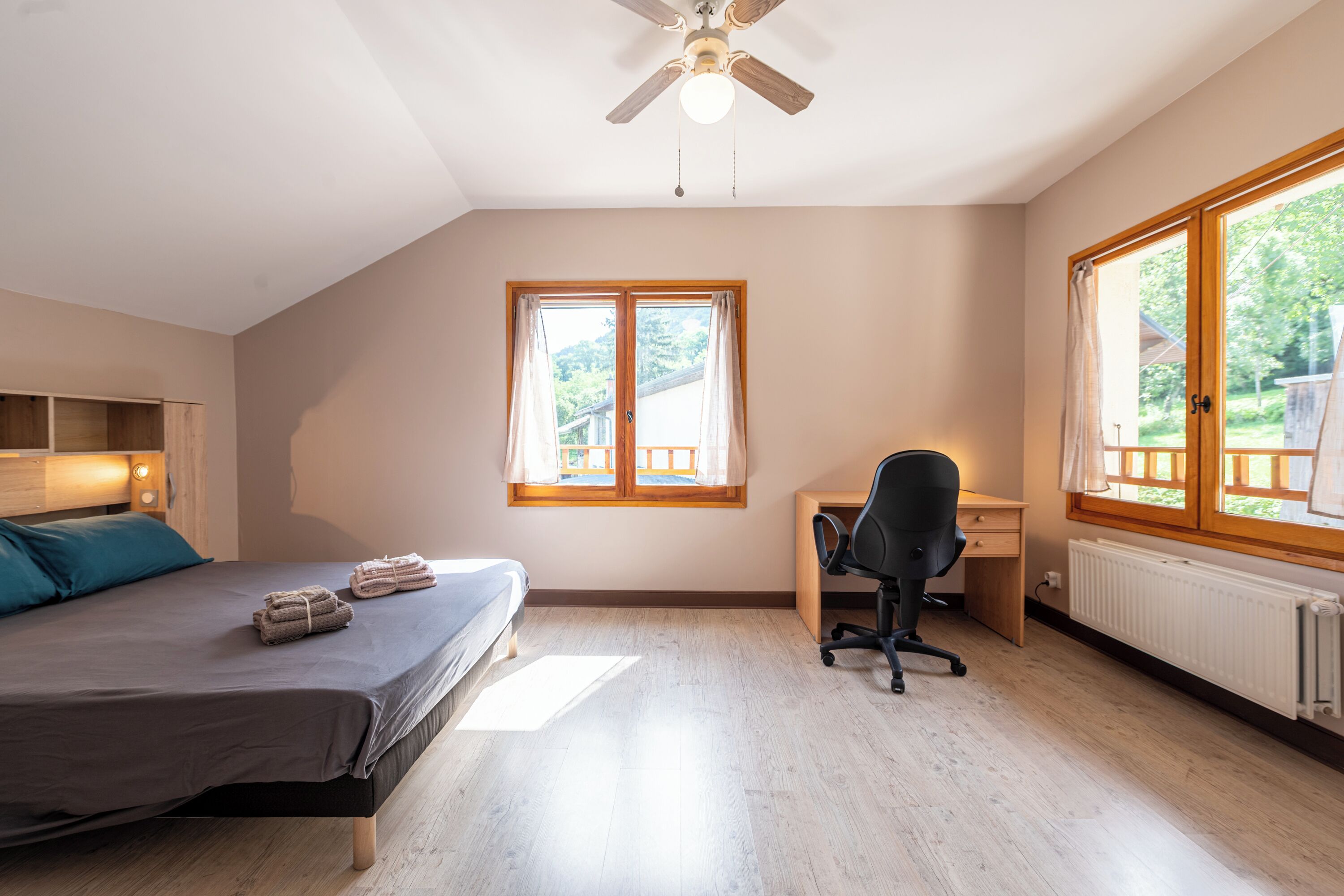 3 chambres, fer et planche à repasser, Wi-Fi gratuit, draps fournis