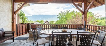 Villa "Gîte Le Chamoyard" with Mountain View, Private Terrace & Wi-Fi