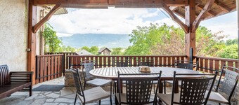 Villa "Gîte Le Chamoyard" with Mountain View, Private Terrace & Wi-Fi