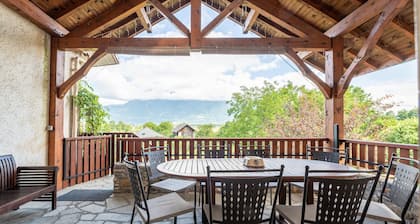 Villa "Gîte Le Chamoyard" with Mountain View, Private Terrace & Wi-Fi