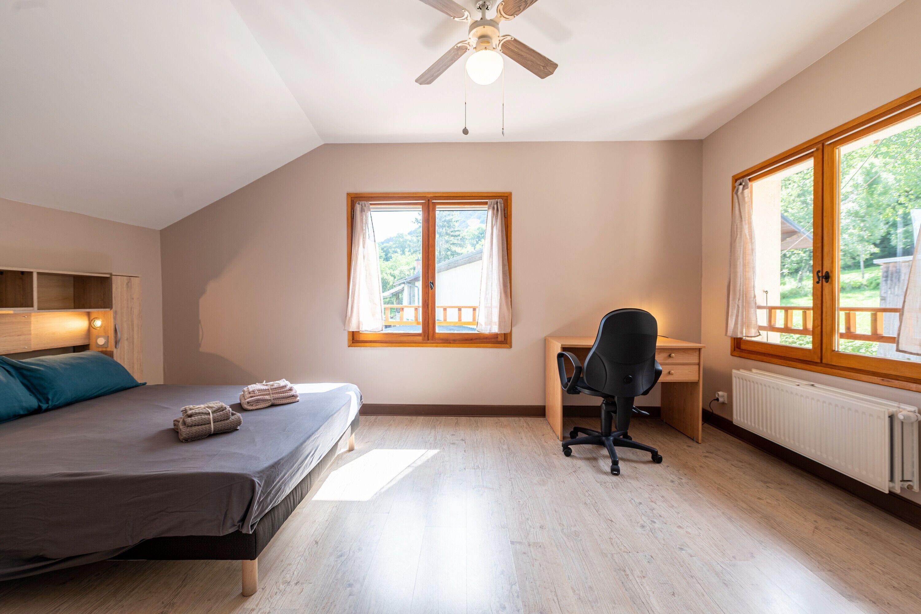 3 bedrooms, iron/ironing board, free WiFi, bed sheets