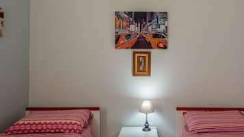 2 chambres, fer et planche Ă repasser, Wi-Fi gratuit, draps fournis