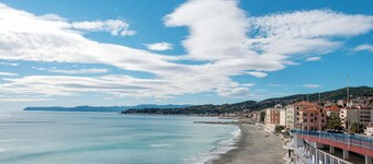 Apartment 'La Liguria Tra Gli Ulivi 2' with Mountain View, Wi-Fi and Air Conditioning
