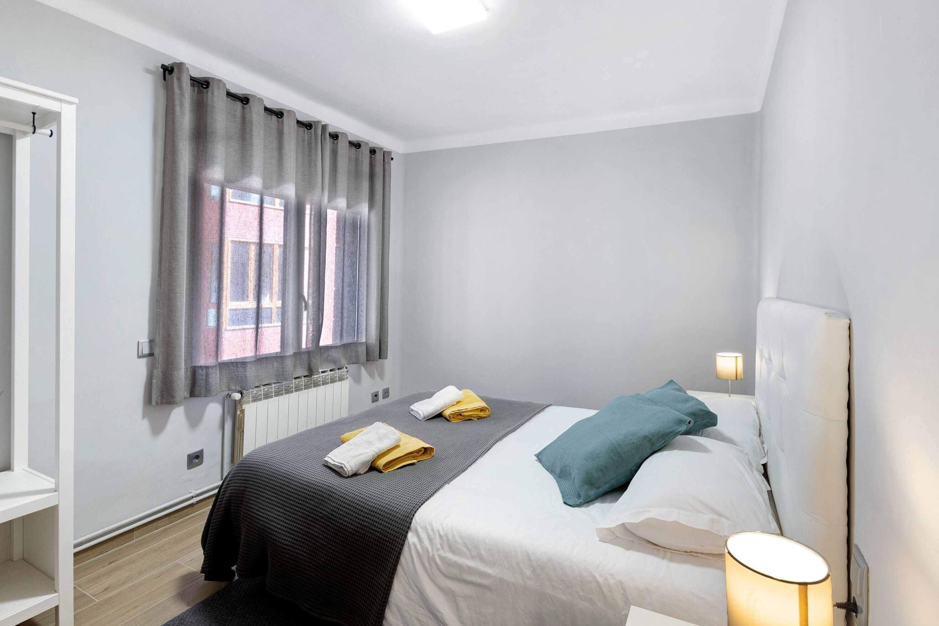 2 habitaciones, tabla de planchar con plancha y wifi gratis 