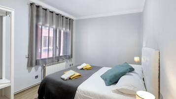 2 slaapkamers, een strijkplank/strijkijzer, gratis wifi, beddengoed