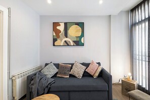 TV - Holiday Apartment "Alfons I" with Wi-Fi (Puigcerda)