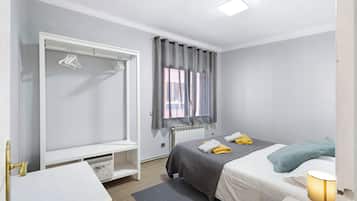 2 bedrooms, iron/ironing board, free WiFi, bed sheets