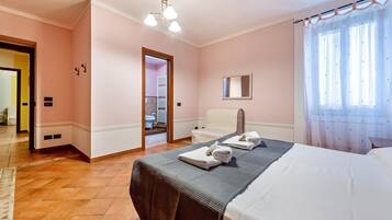 2 quartos, ferros/tábuas de passar roupa, Wi-Fi de cortesia