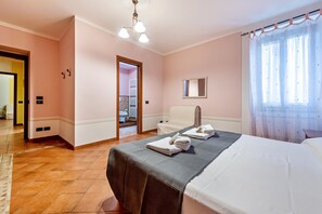 2 bedrooms, iron/ironing board, free WiFi, bed sheets - Apartment 'Oleadei - Eolo' with Mountain View, Wi-Fi and Air Conditioning (San Felice del Benaco)