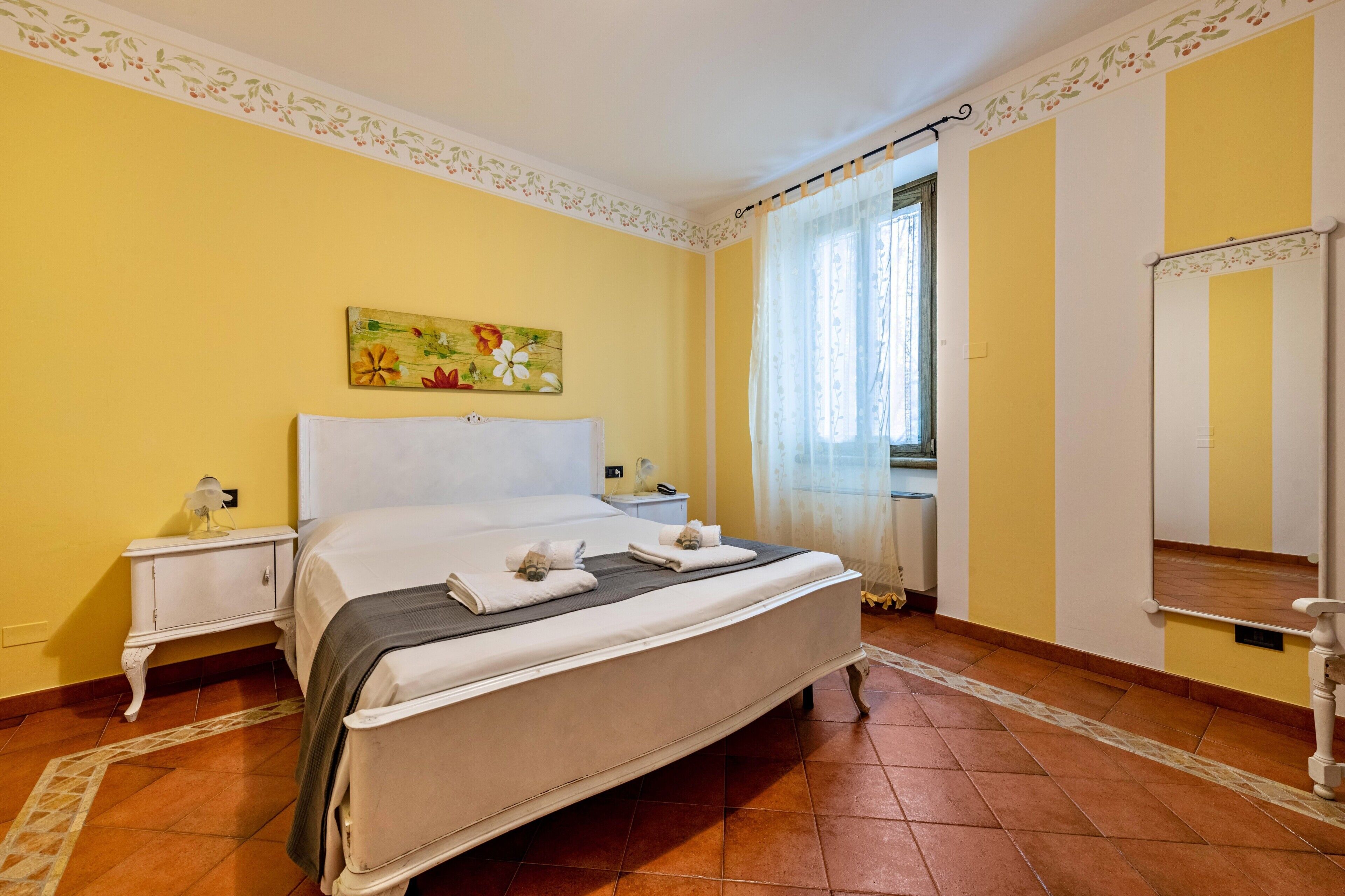 1 habitación, tabla de planchar con plancha, wifi gratis y ropa de cama 