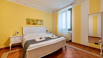 1 habitación, tabla de planchar con plancha, wifi gratis y ropa de cama