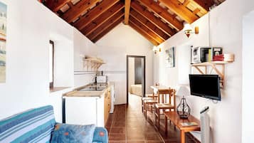 Una televisión, un reproductor estéreo