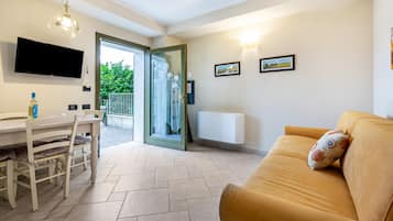 Fernseher, Tischtennisplatte