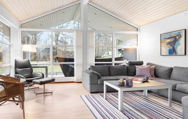 Smart TV - 3 bedroom stunning home in Nykøbing Sj (Nykøbing Sj)
