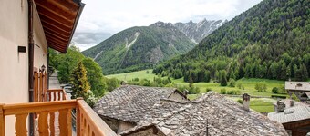 Studio 'Aux Pieds Du Malatra' 2' surrounded by mountains