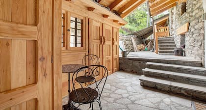 Studio Apartment 'Aux Pieds Du Malatra' 2' with Wi-Fi