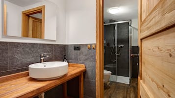 Dutxa, assecador de cabells i tovalloles