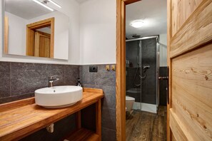 Shower, hair dryer, towels - Studio 'Aux Pieds Du Malatra' 2' surrounded by mountains (Saint Rhemy en Bosses)