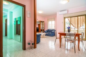 Interior - Nigido Holiday House Simona Apartment with Sea View, Wi-Fi and Air Conditioning (Catania)