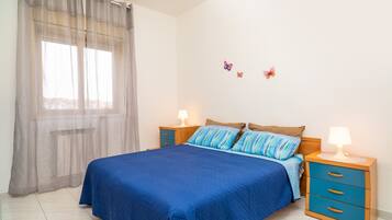 2 bedrooms, iron/ironing board, free WiFi, bed sheets