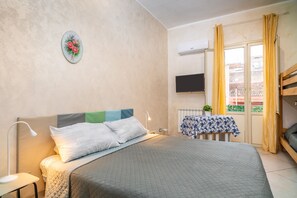 1 bedroom, free WiFi, bed sheets