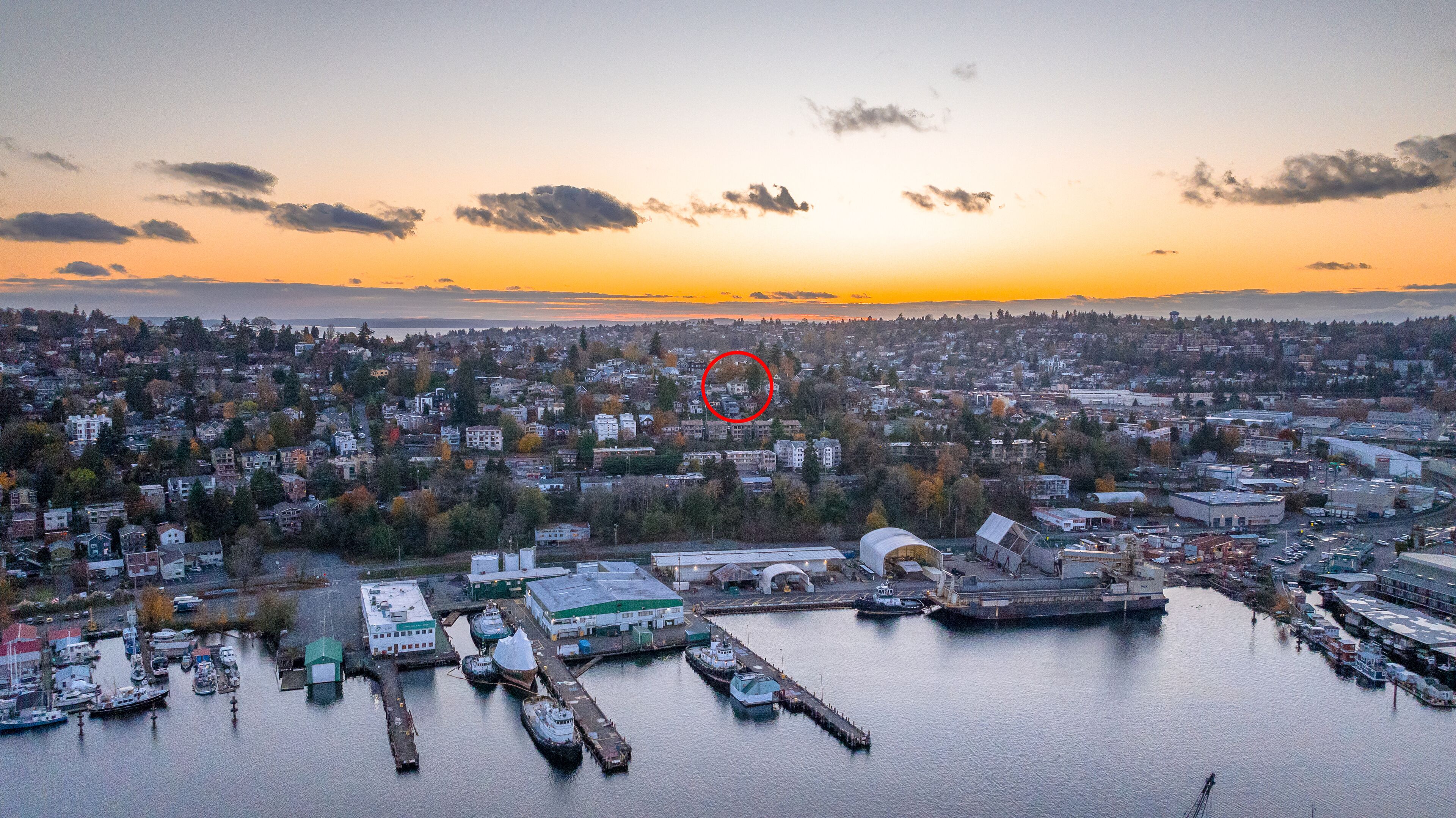 Queen Anne Home w\/ Water Views 5bd, 3500sqft, & Large Deck! Plus two balconies!