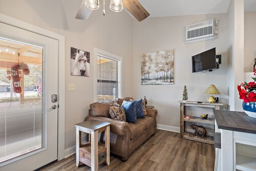 Cottage 6 - Hooty's Place