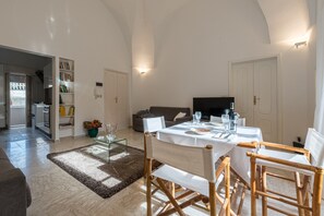 Dining - Holiday Home 'Dimora Cece' with Balcony and Wi-Fi (Francavilla fontana)