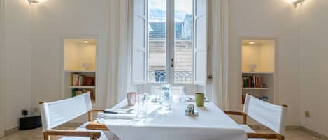 تناول الطعام