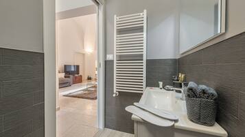 Doccia, asciugacapelli, asciugamani