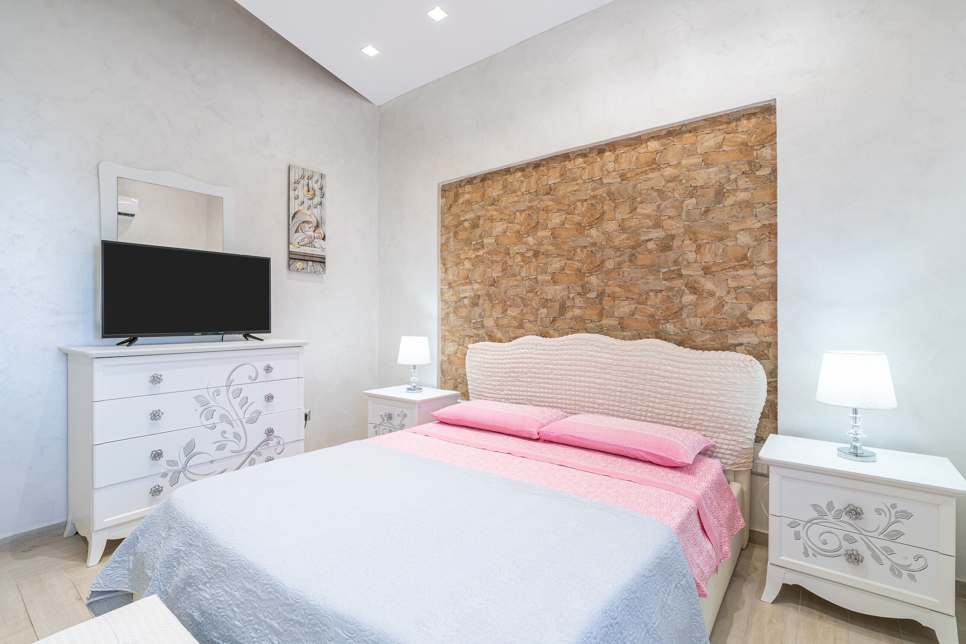 3 bedrooms, iron/ironing board, free WiFi, bed sheets