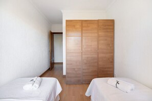 2 habitaciones, tabla de planchar con plancha y wifi gratis 