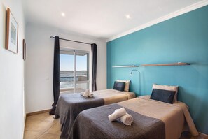 3 chambres, fer et planche à repasser, Wi-Fi gratuit, draps fournis