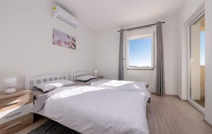 4 bedrooms, iron/ironing board, travel cot, free WiFi