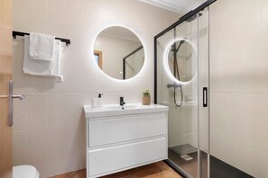 Shower, towels