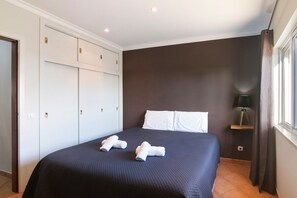 1 chambre, fer et planche à repasser, accès au Wi-Fi (inclus)