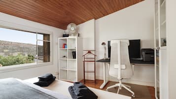 3 bedrooms, iron/ironing board, free WiFi