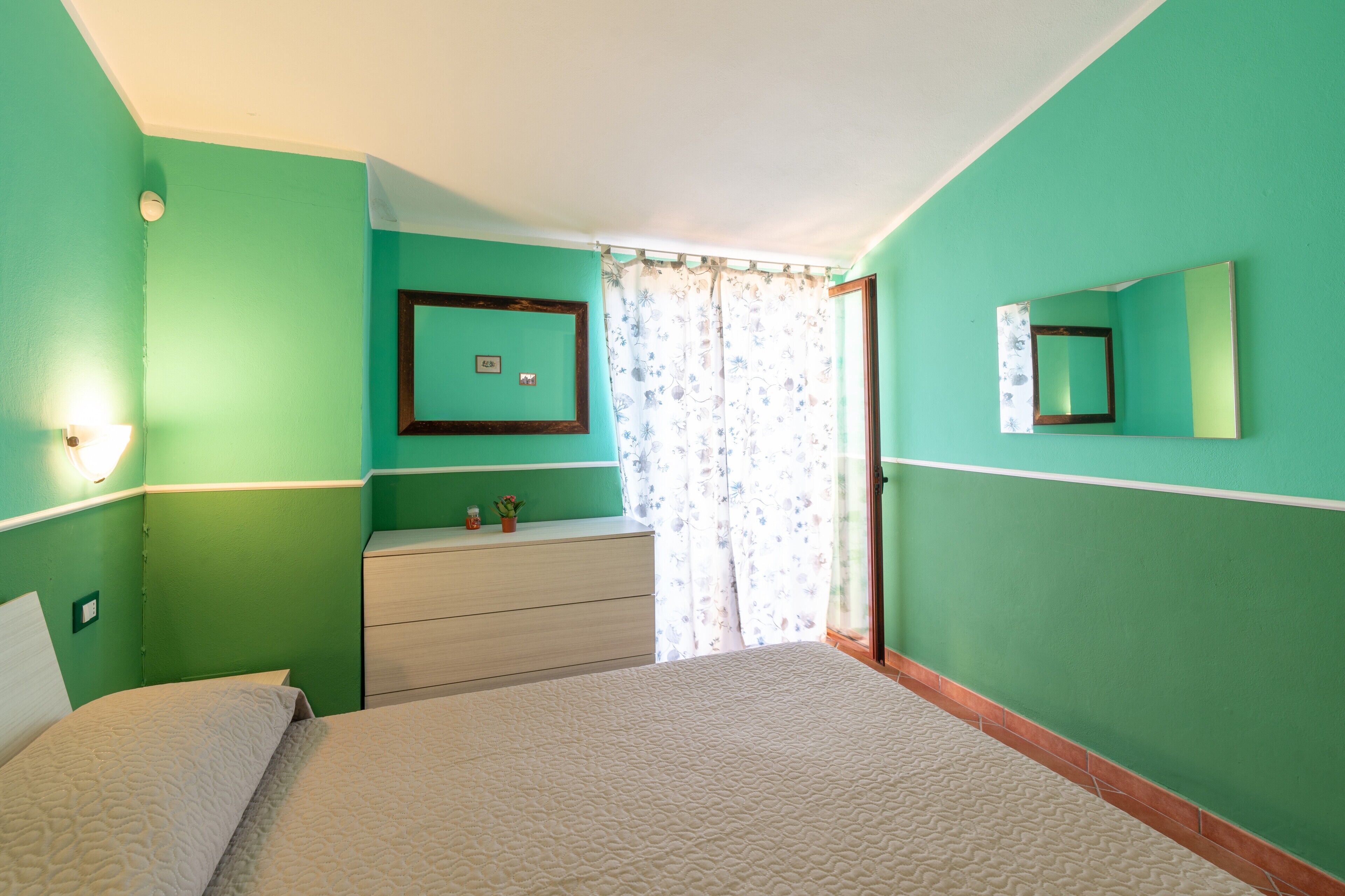 2 bedrooms, iron/ironing board, bed sheets