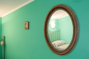 2 makuuhuonetta, silitysrauta/-lauta, vuodevaatteet