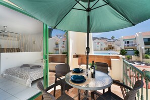 Outdoor dining - Vacation Apartment 'Mareverde K131' with Shared Pool, Balcony and Wi-Fi (Adeje)
